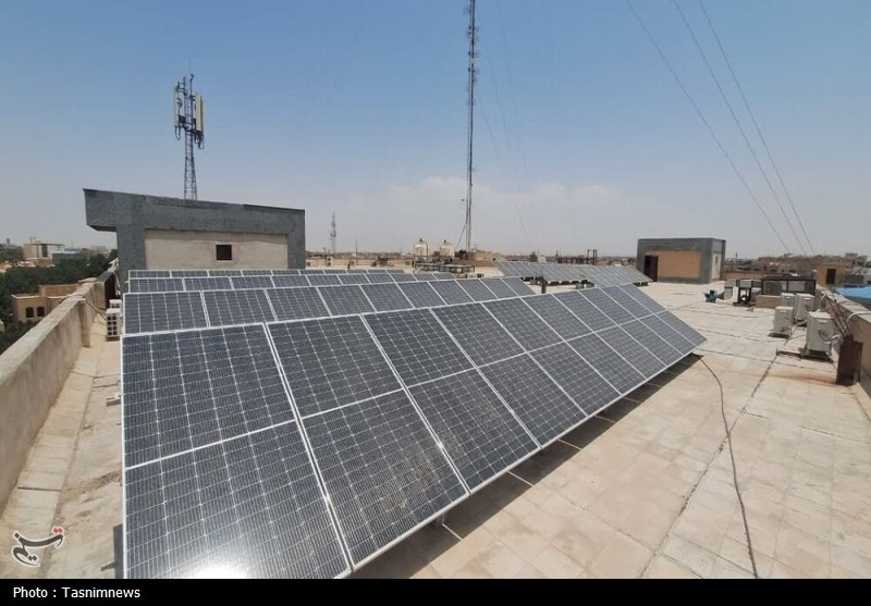 Inauguration d&rsquo;une grande centrale solaire et d&rsquo;une station majeure de recharge pour véhicules électriques